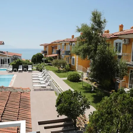 Comfortable With Shared Pool Near Beach In Bed and Breakfast
