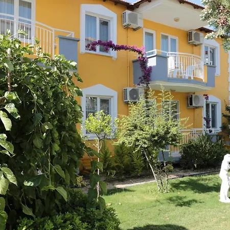 Comfortable With Shared Pool Near Beach In Bed and Breakfast