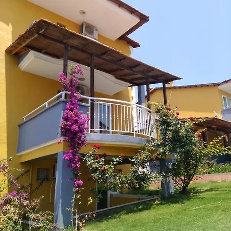 Bed and Breakfast Comfortable With Shared Pool Near Beach In Κουσάντασι
