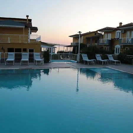 Oda ve Kahvaltı Comfortable With Shared Pool Near Beach In *